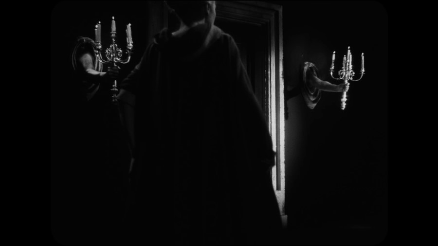 Screen capture from La Belle et la bête