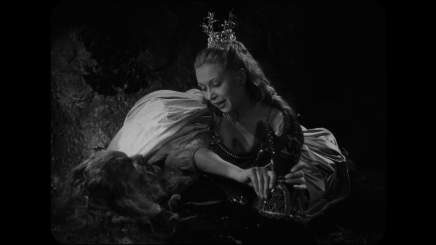 Screen capture from La Belle et la bête
