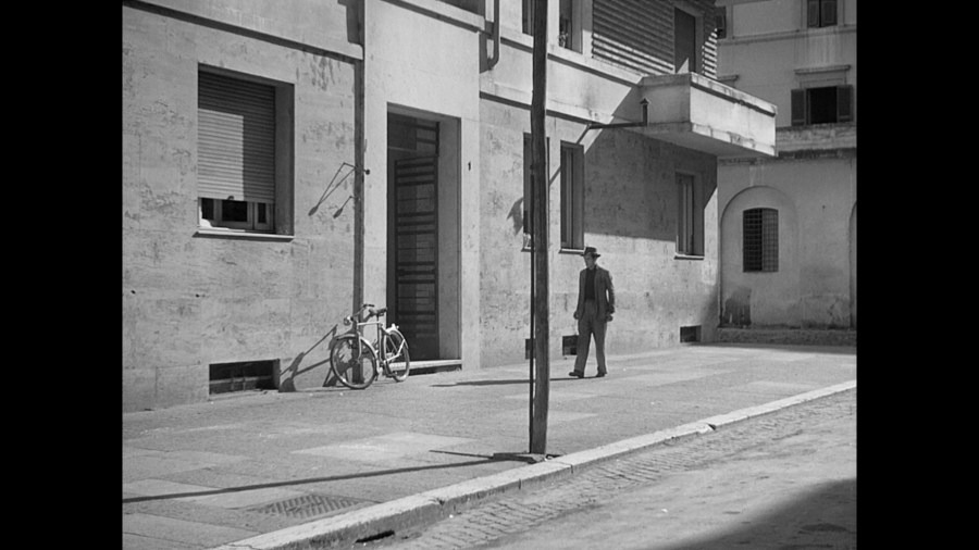 Screen capture from Bicycle Thieves