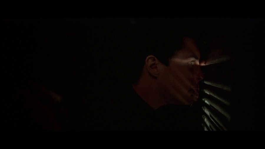 Screen capture from Blue Velvet