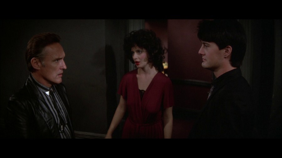 Screen capture from Blue Velvet