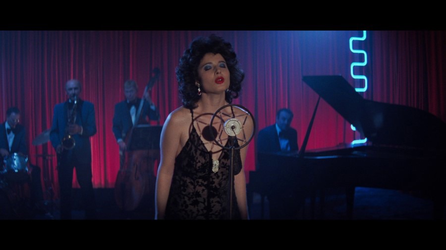 Screen capture from Blue Velvet