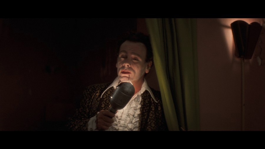 Screen capture from Blue Velvet