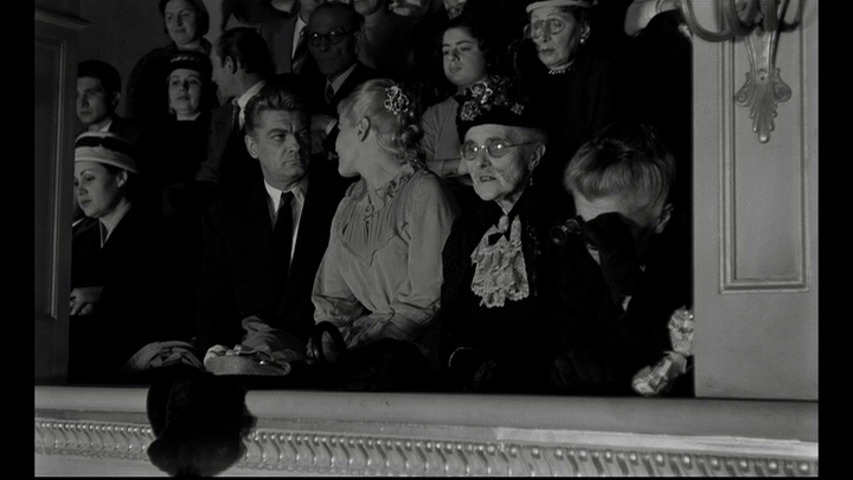 Screen capture from Le notti bianche