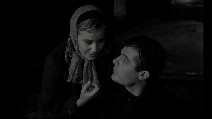 Screen capture from Le notti bianche