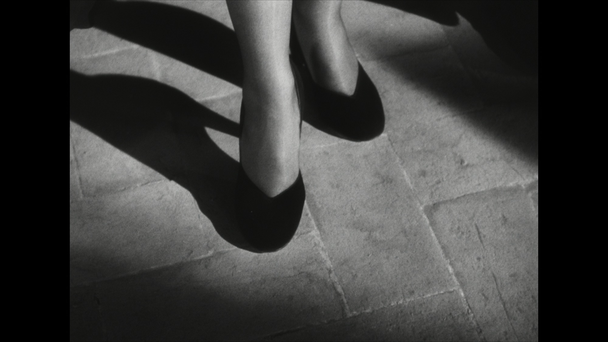 Screen capture from Él