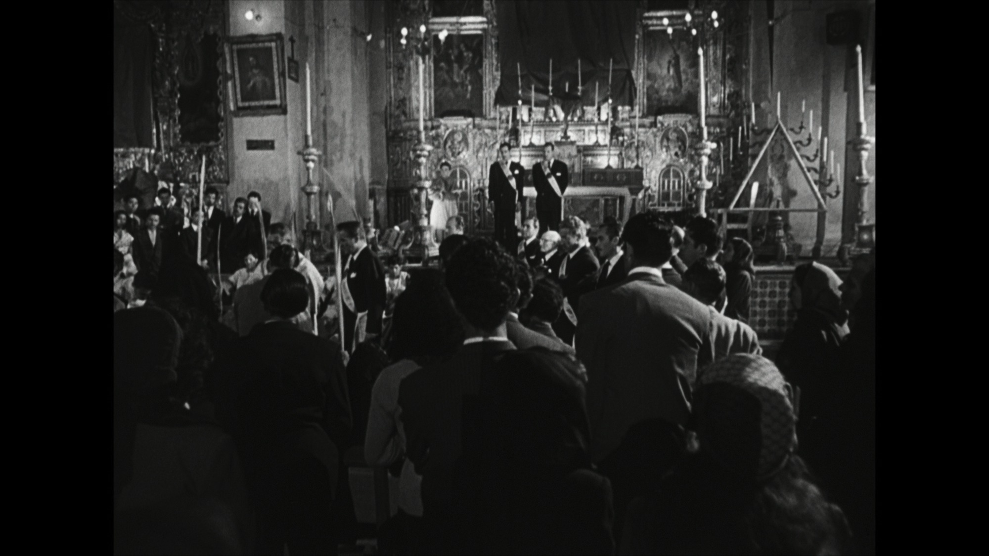 Screen capture from Él