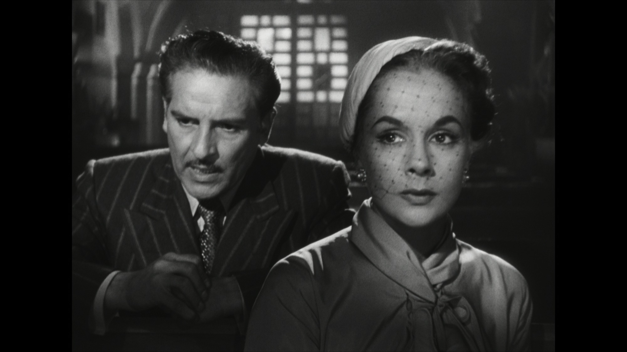 Screen capture from Él