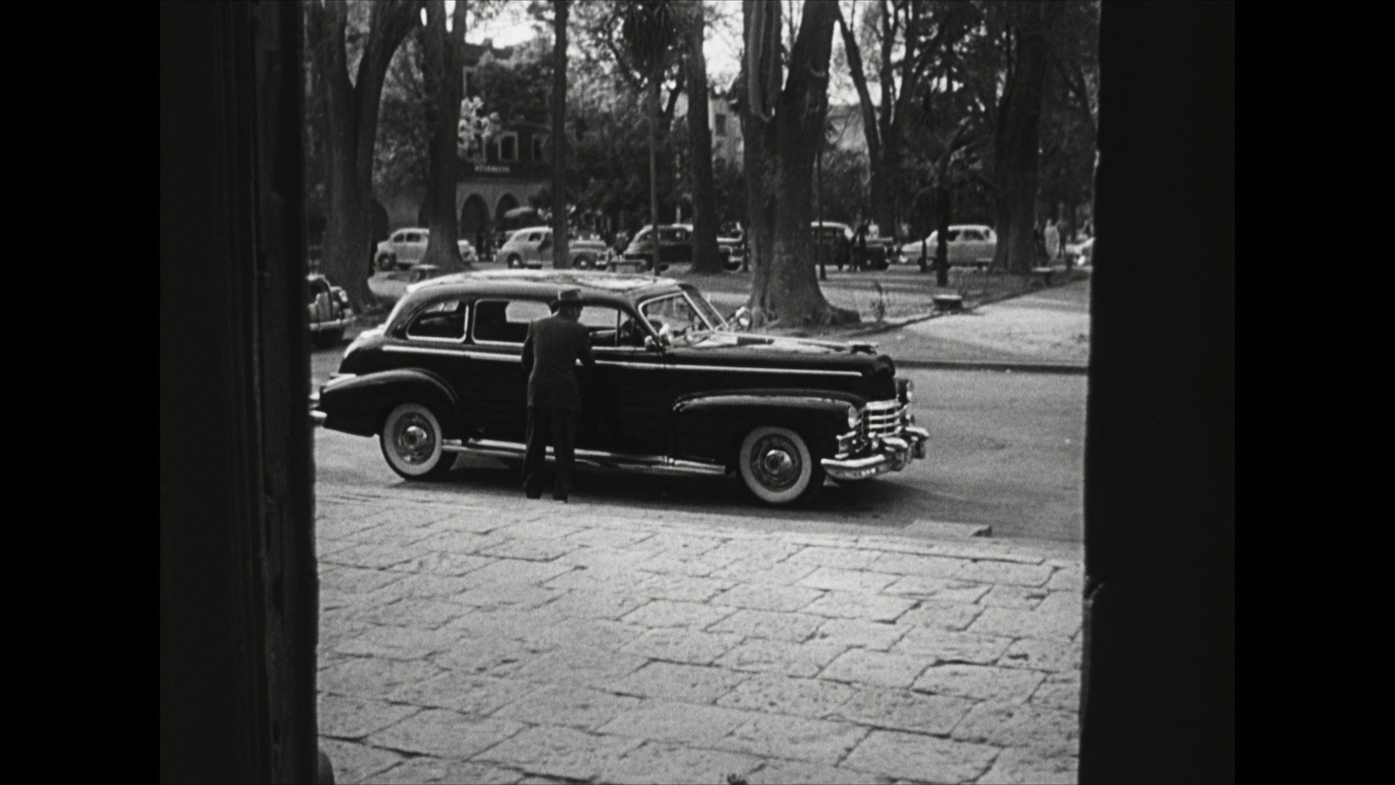 Screen capture from Él