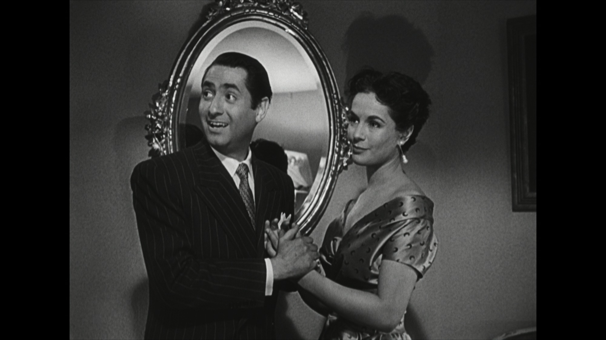 Screen capture from Él