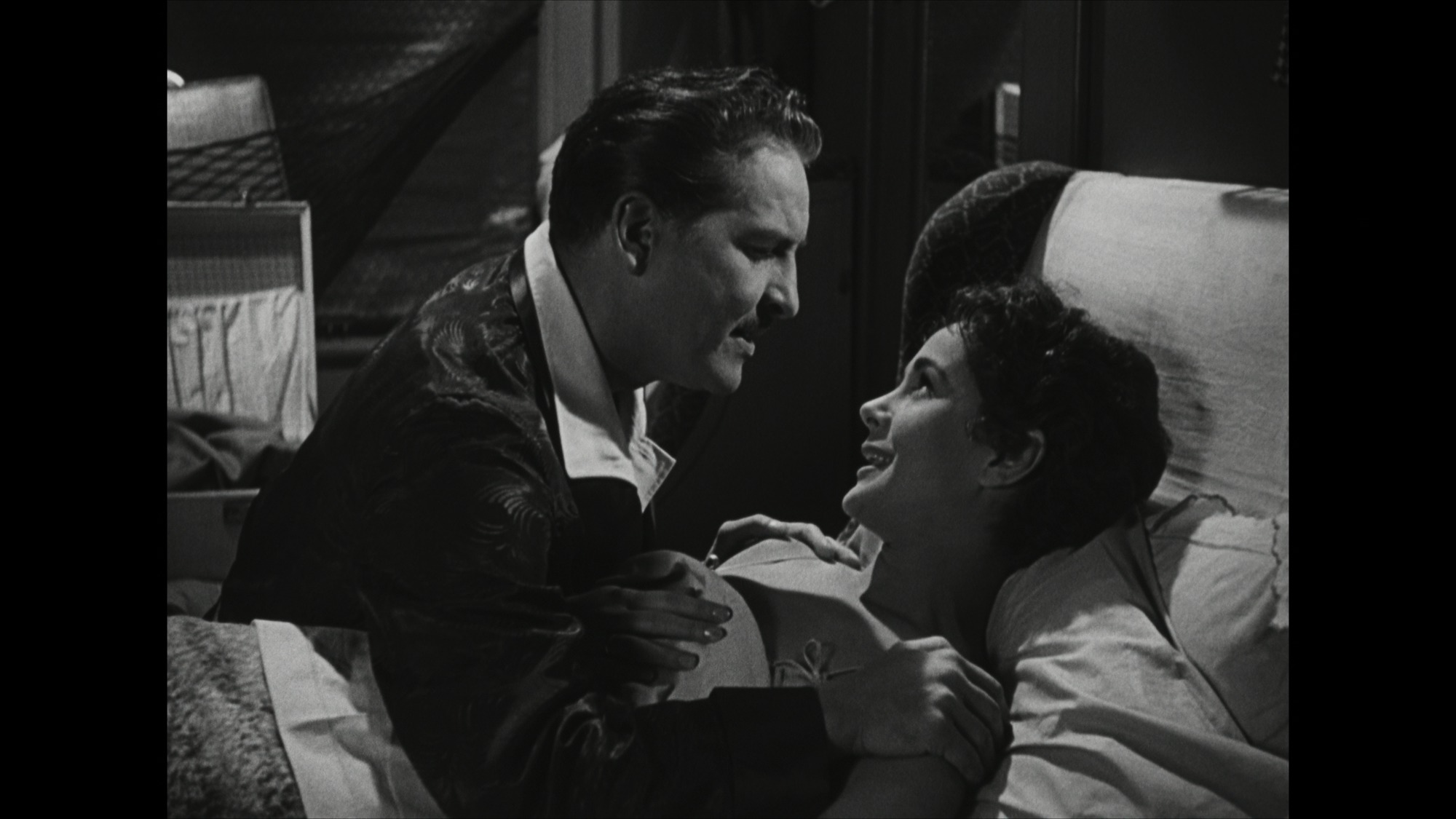 Screen capture from Él