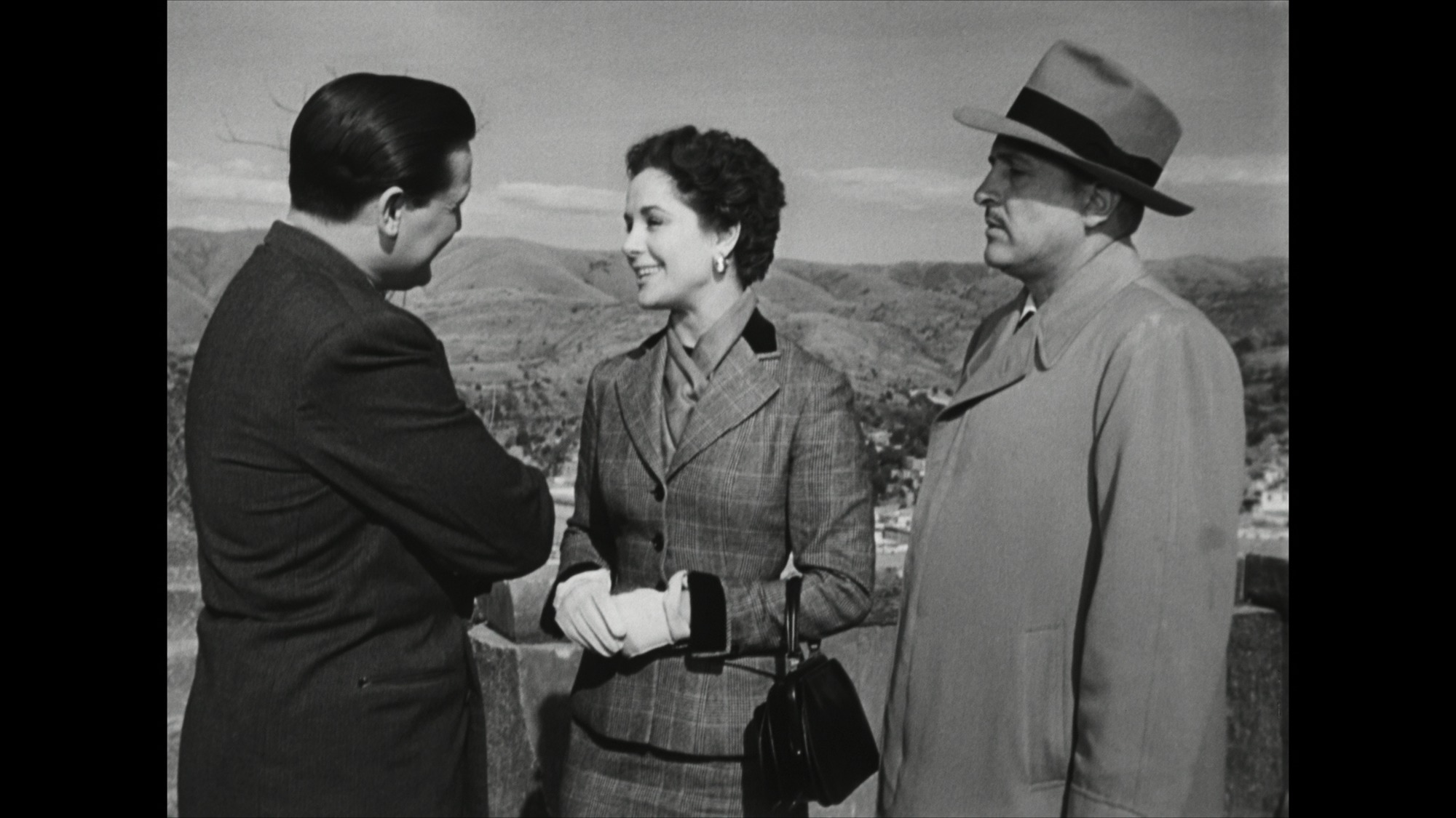 Screen capture from Él