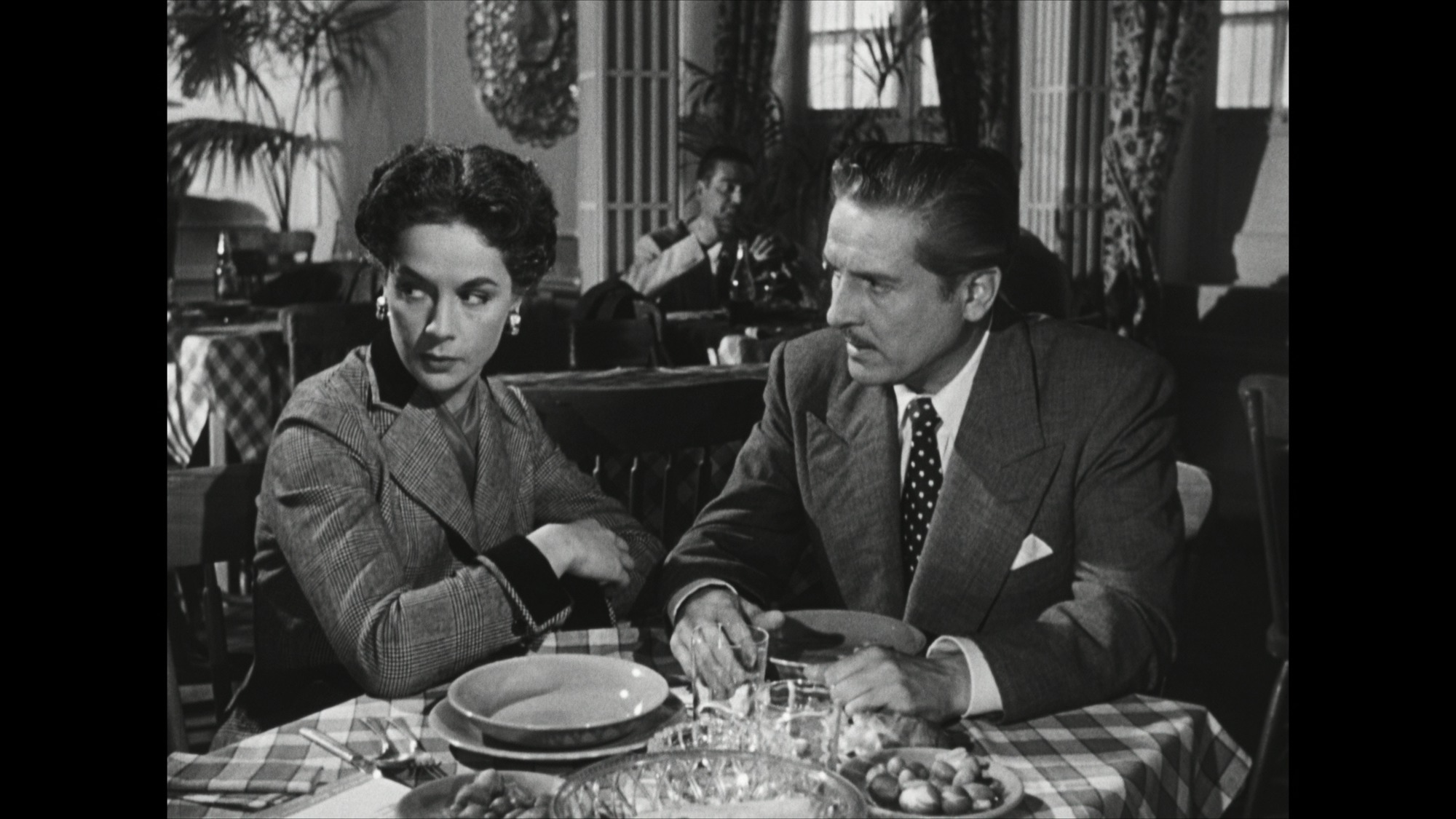 Screen capture from Él