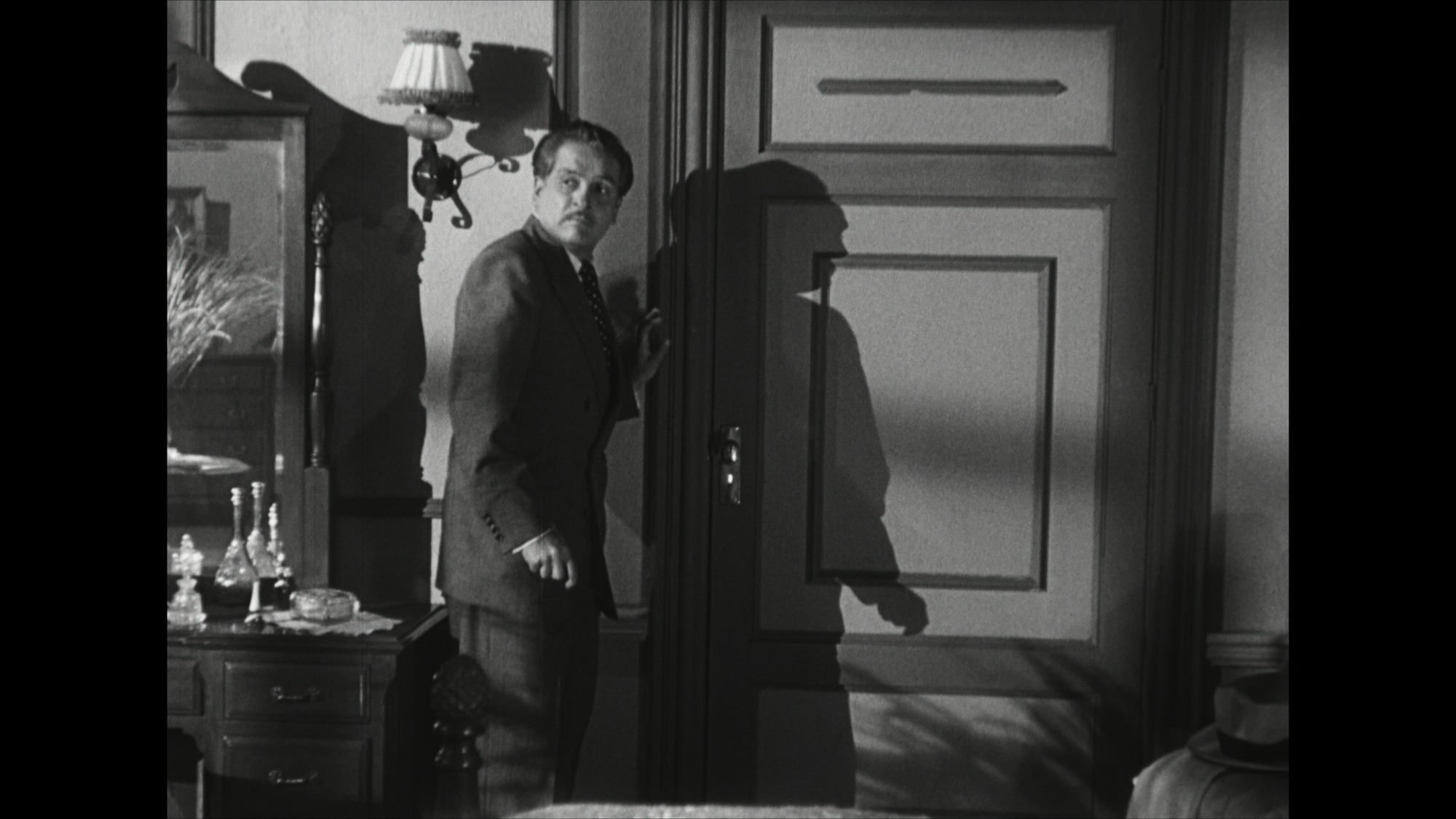 Screen capture from Él