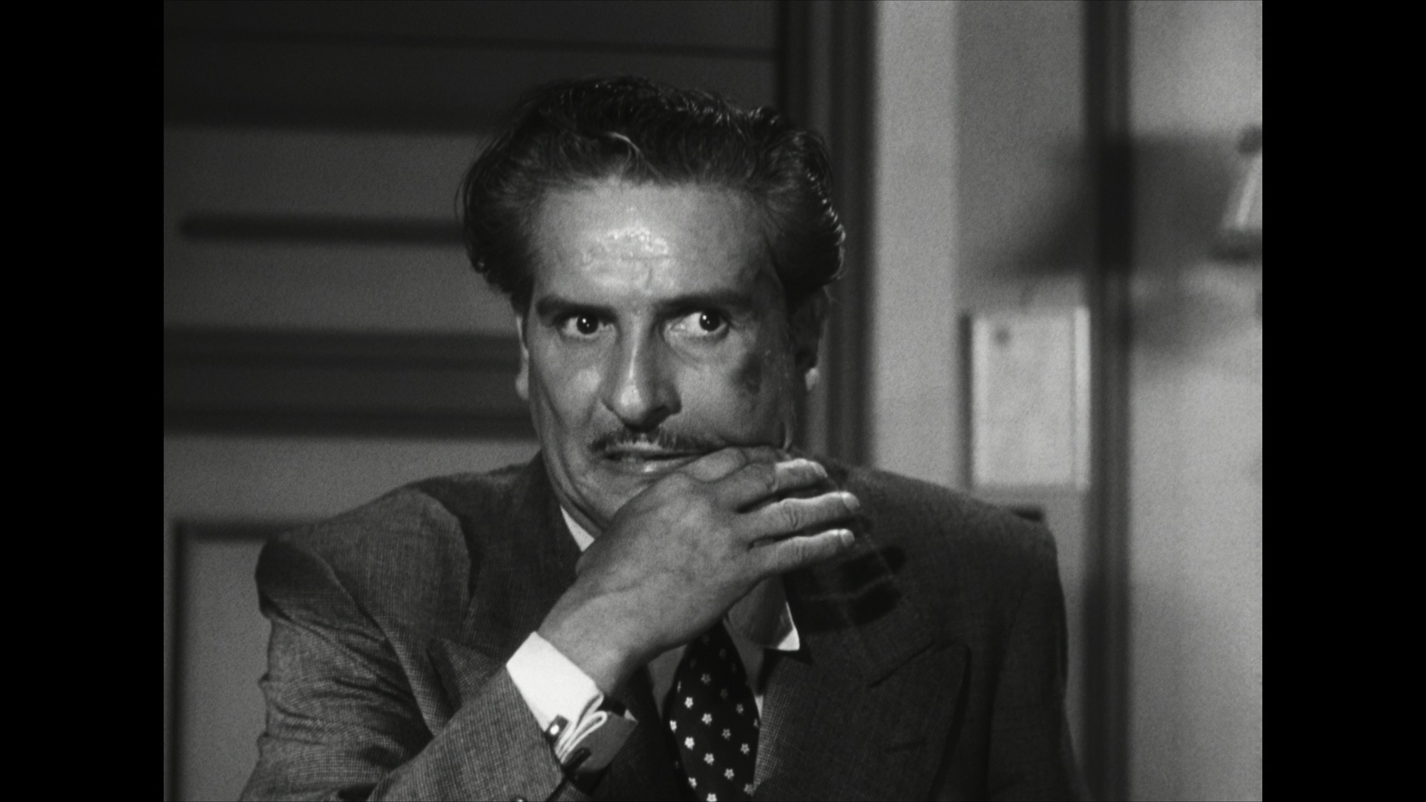 Screen capture from Él