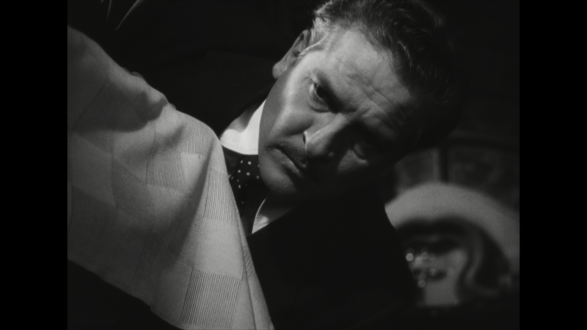 Screen capture from Él