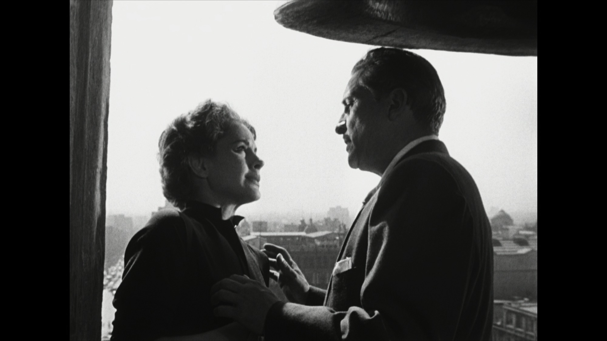 Screen capture from Él