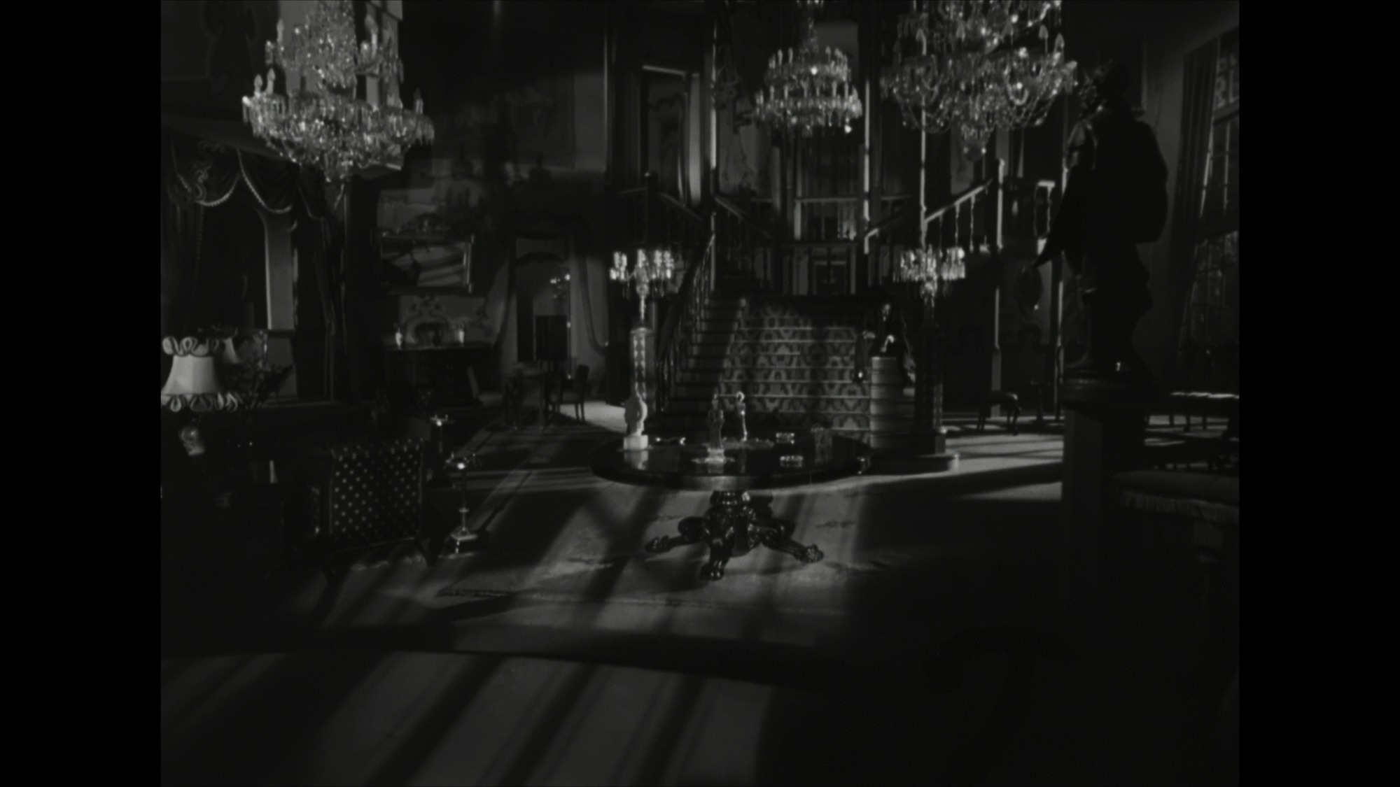 Screen capture from Él
