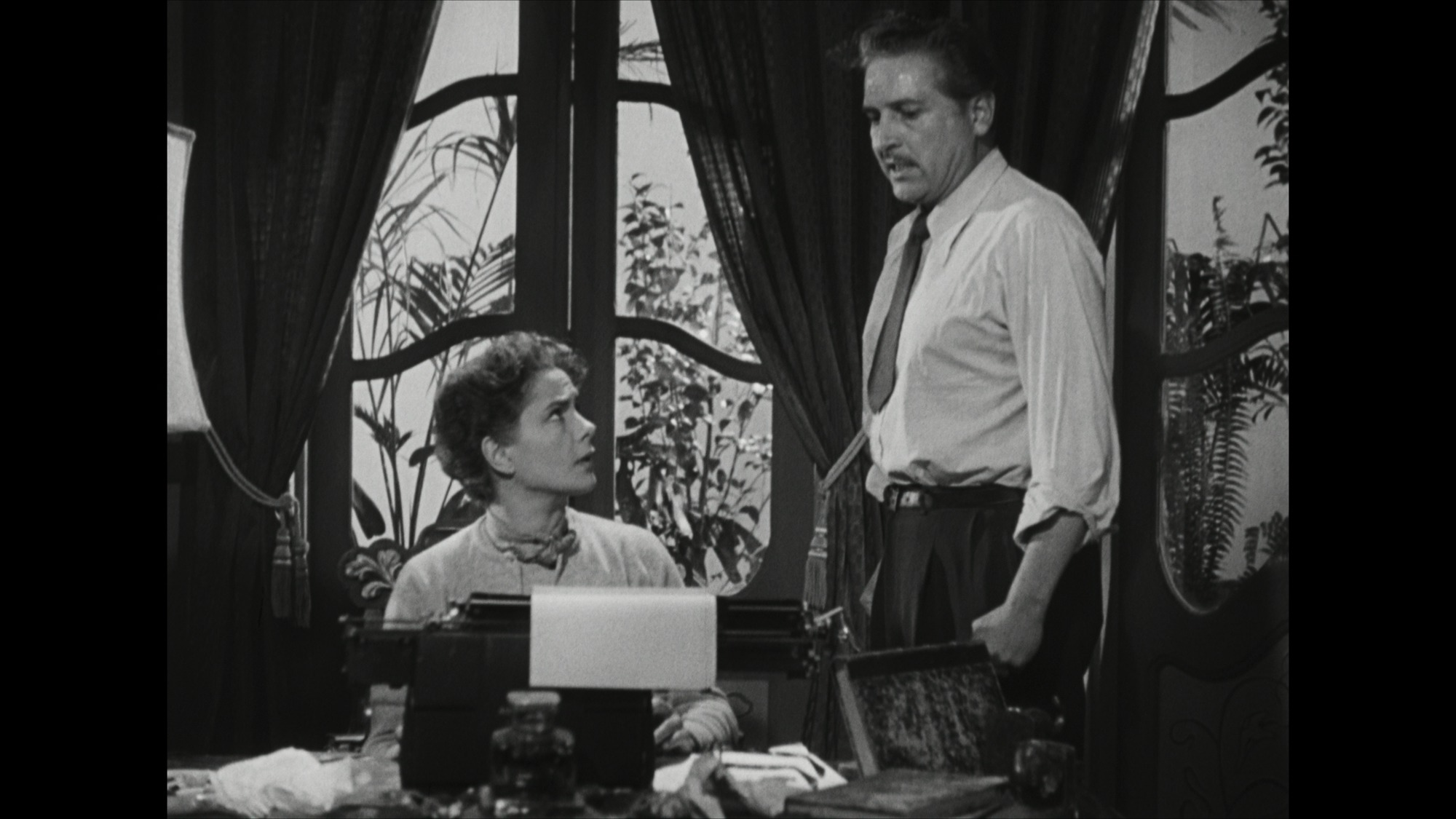 Screen capture from Él