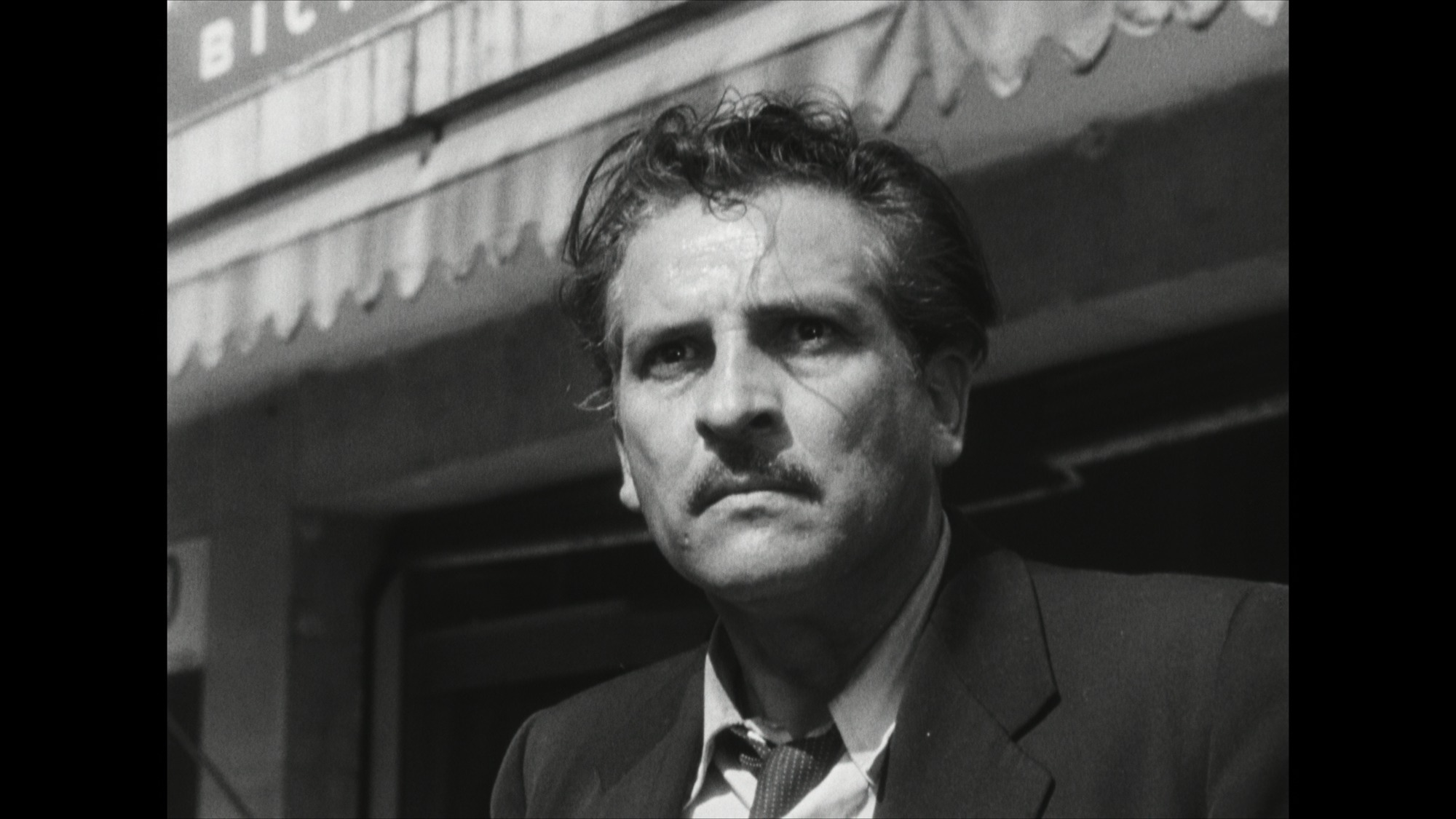 Screen capture from Él
