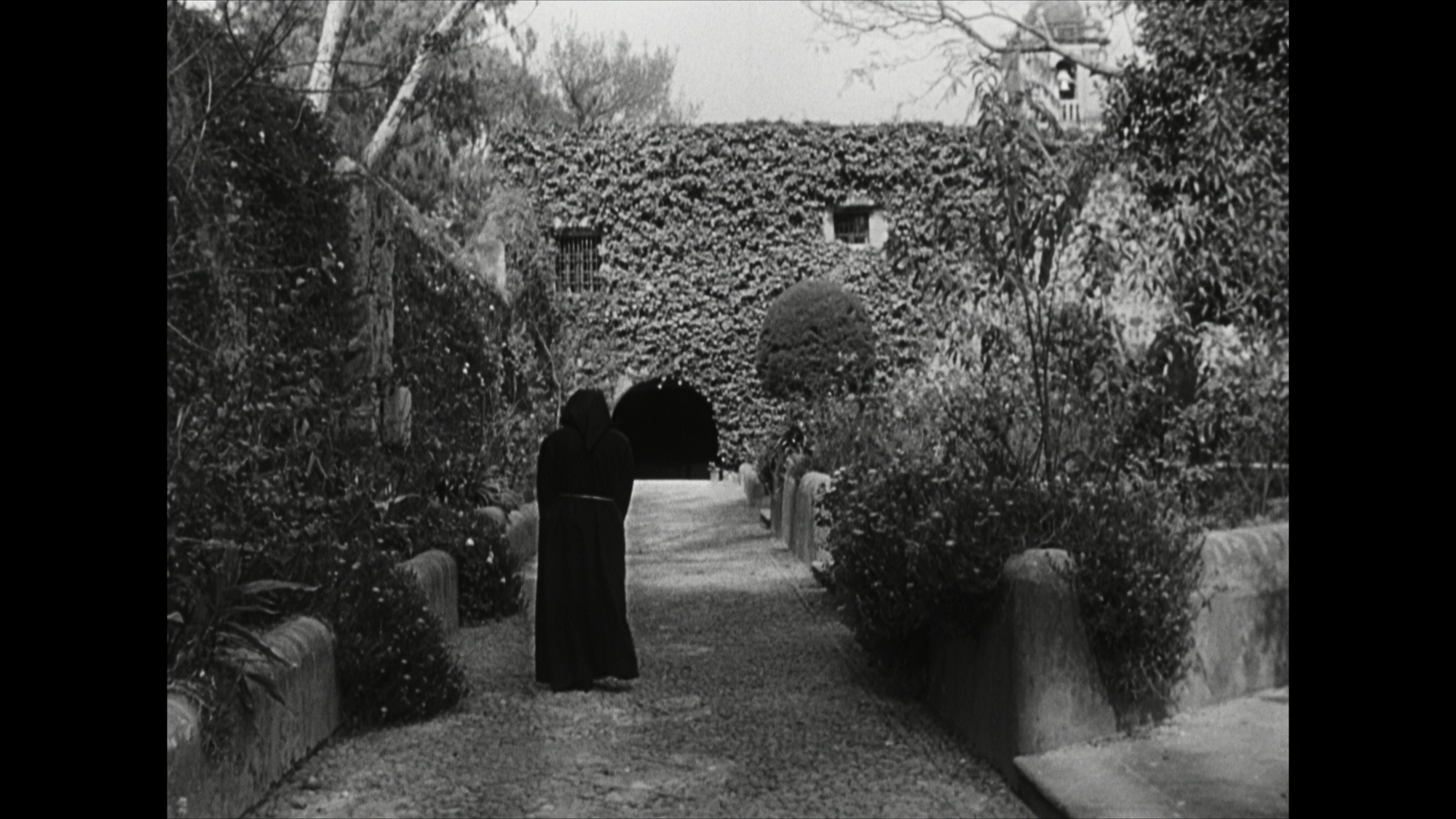 Screen capture from Él