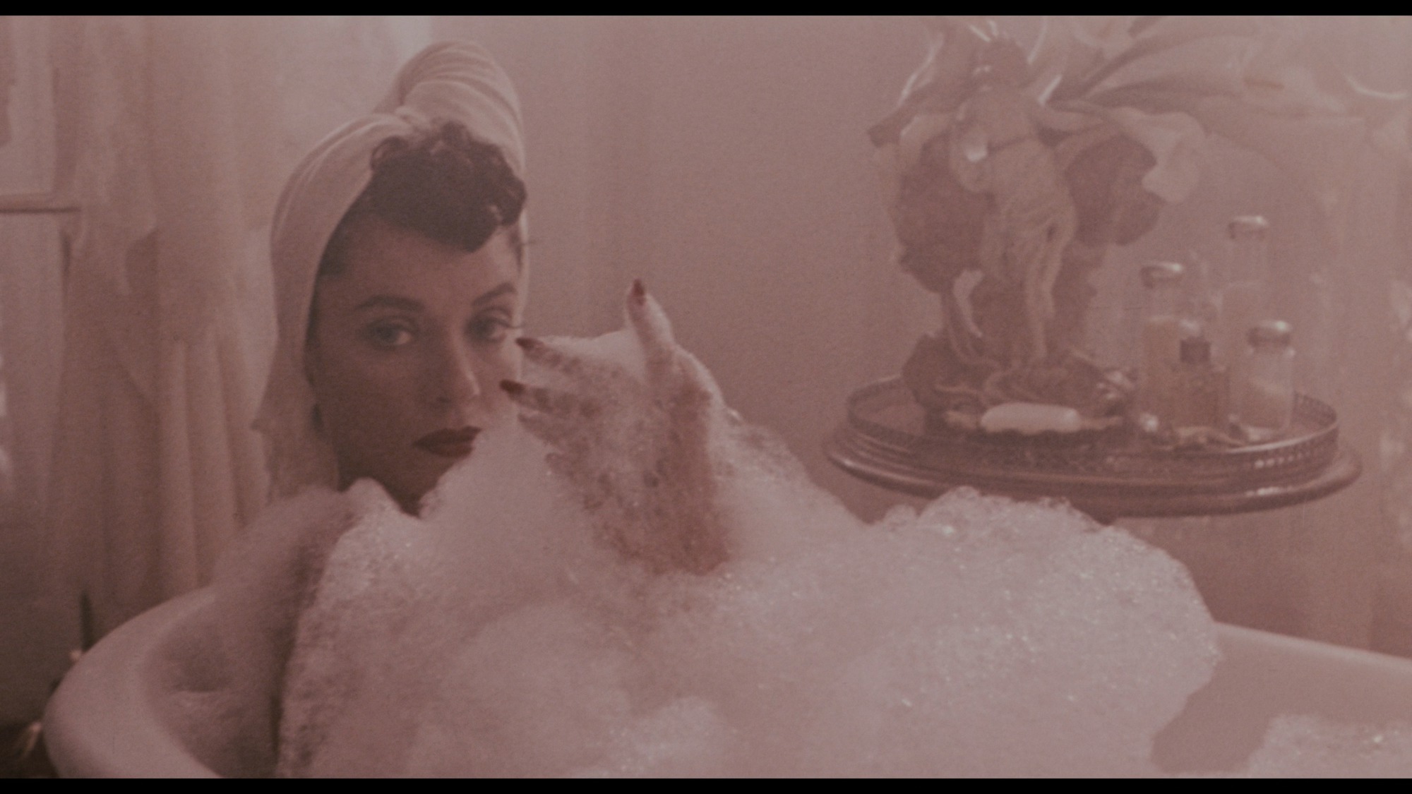 Screen capture from Kiss of the Spider Woman