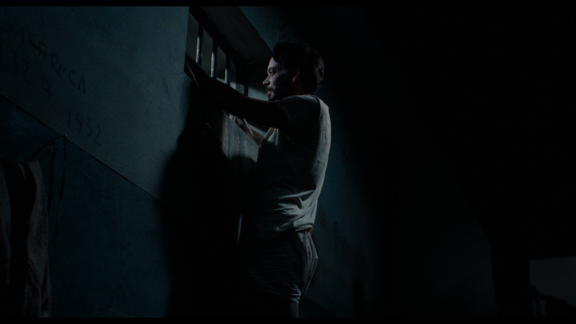 Screen capture from Kiss of the Spider Woman