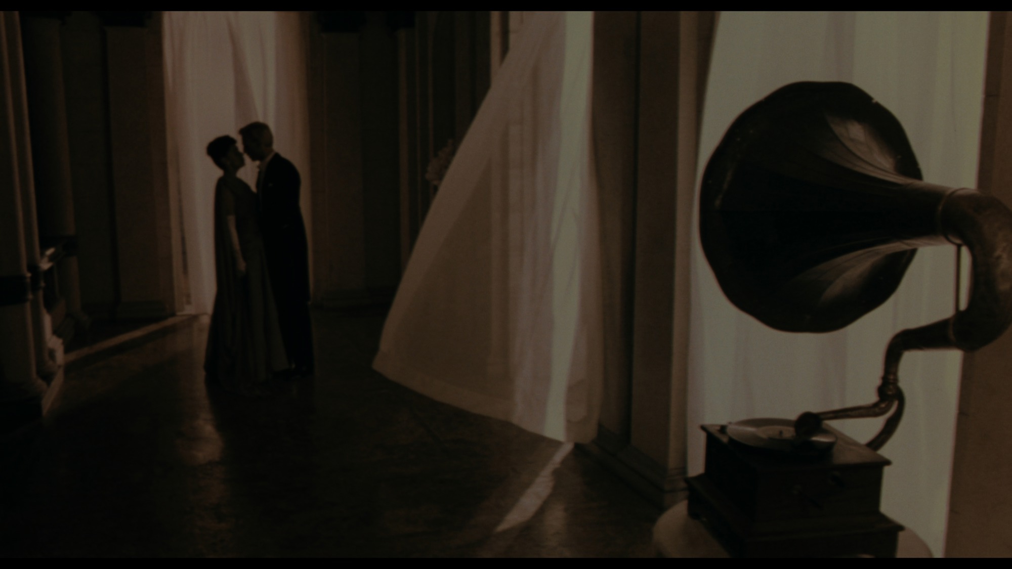 Screen capture from Kiss of the Spider Woman