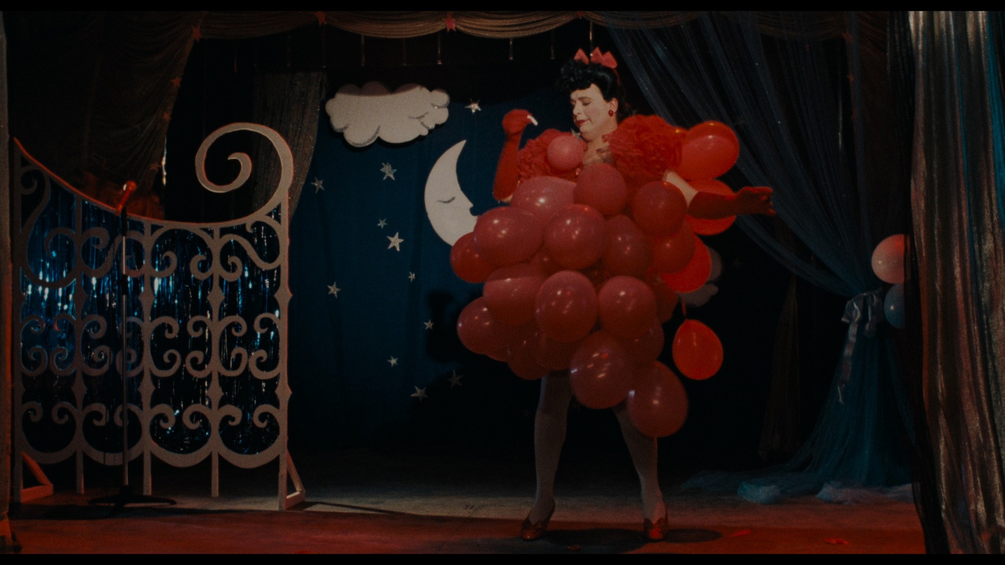 Screen capture from Kiss of the Spider Woman