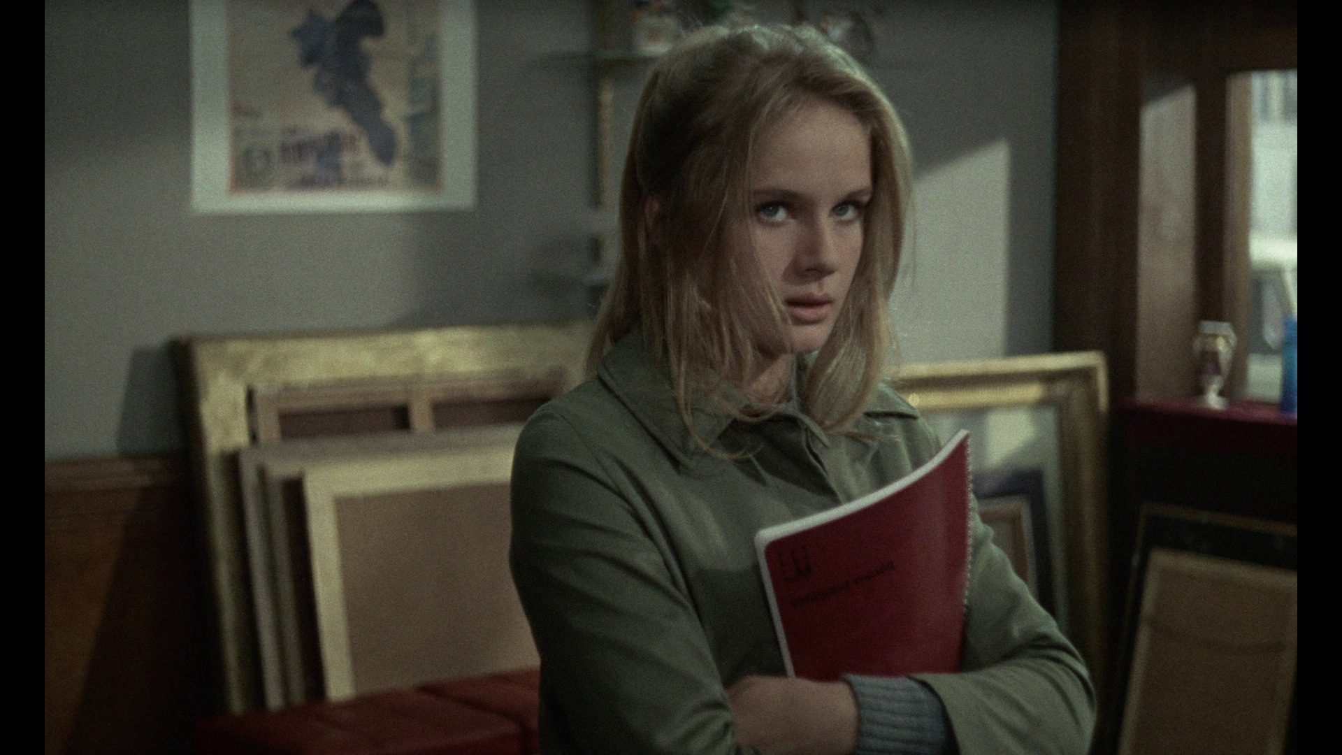 Screen capture from Une femme douce