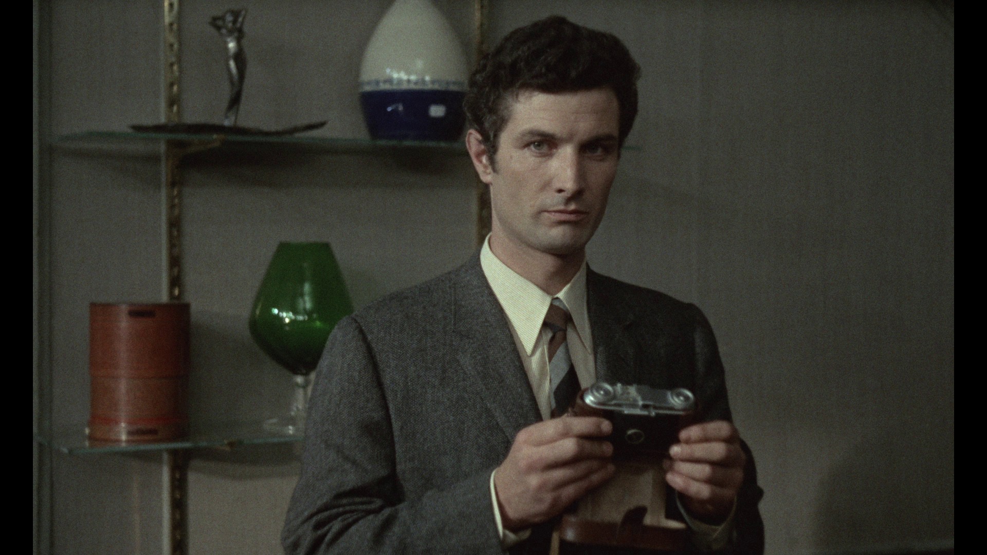 Screen capture from Une femme douce