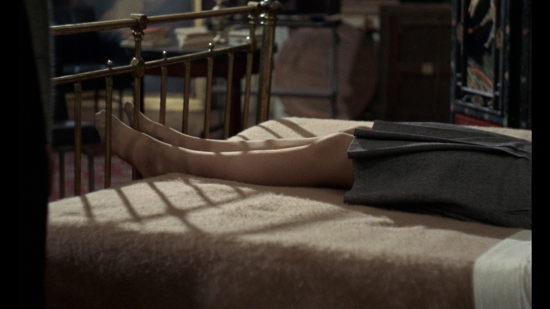 Screen capture from Une femme douce