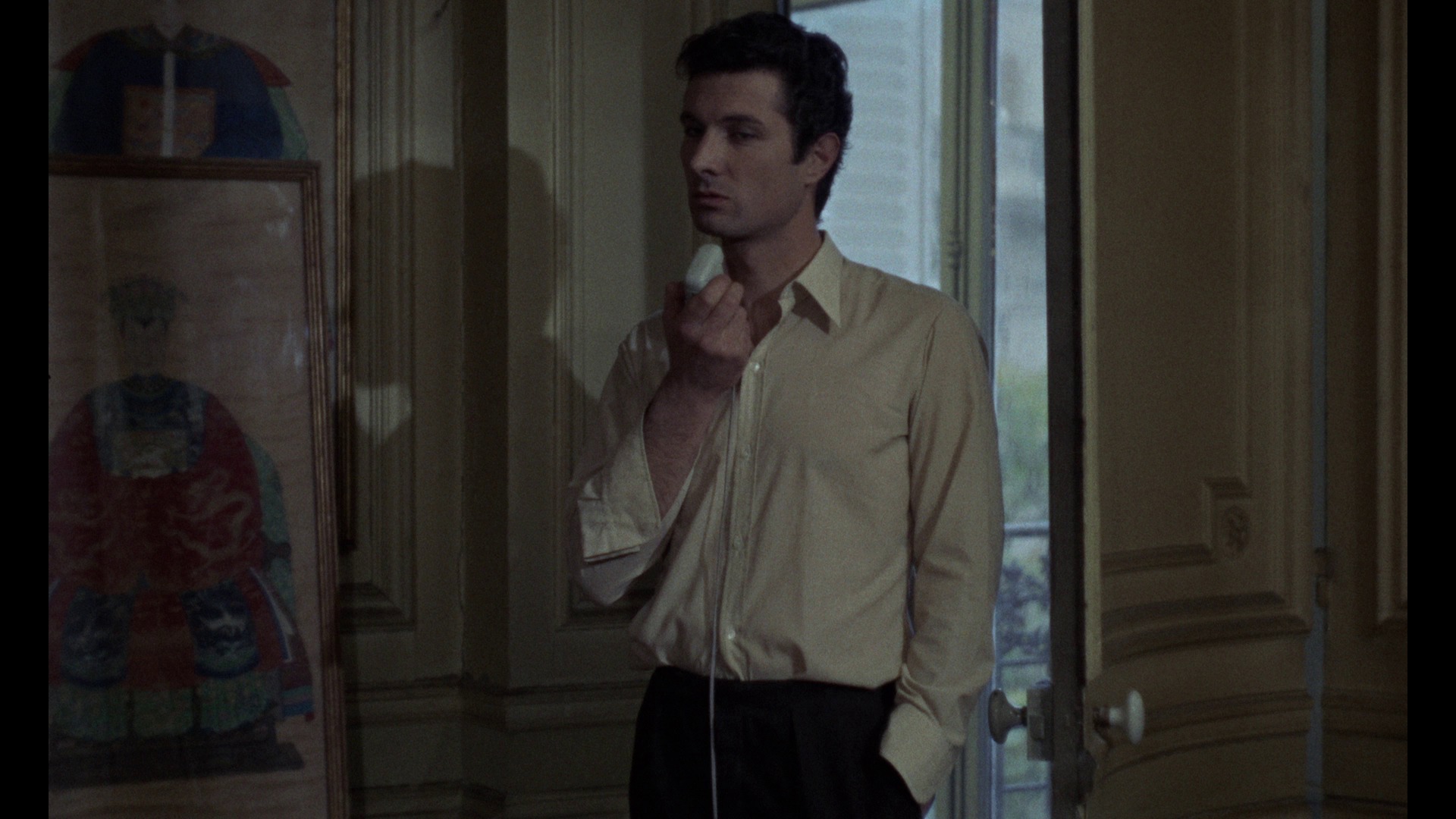 Screen capture from Une femme douce