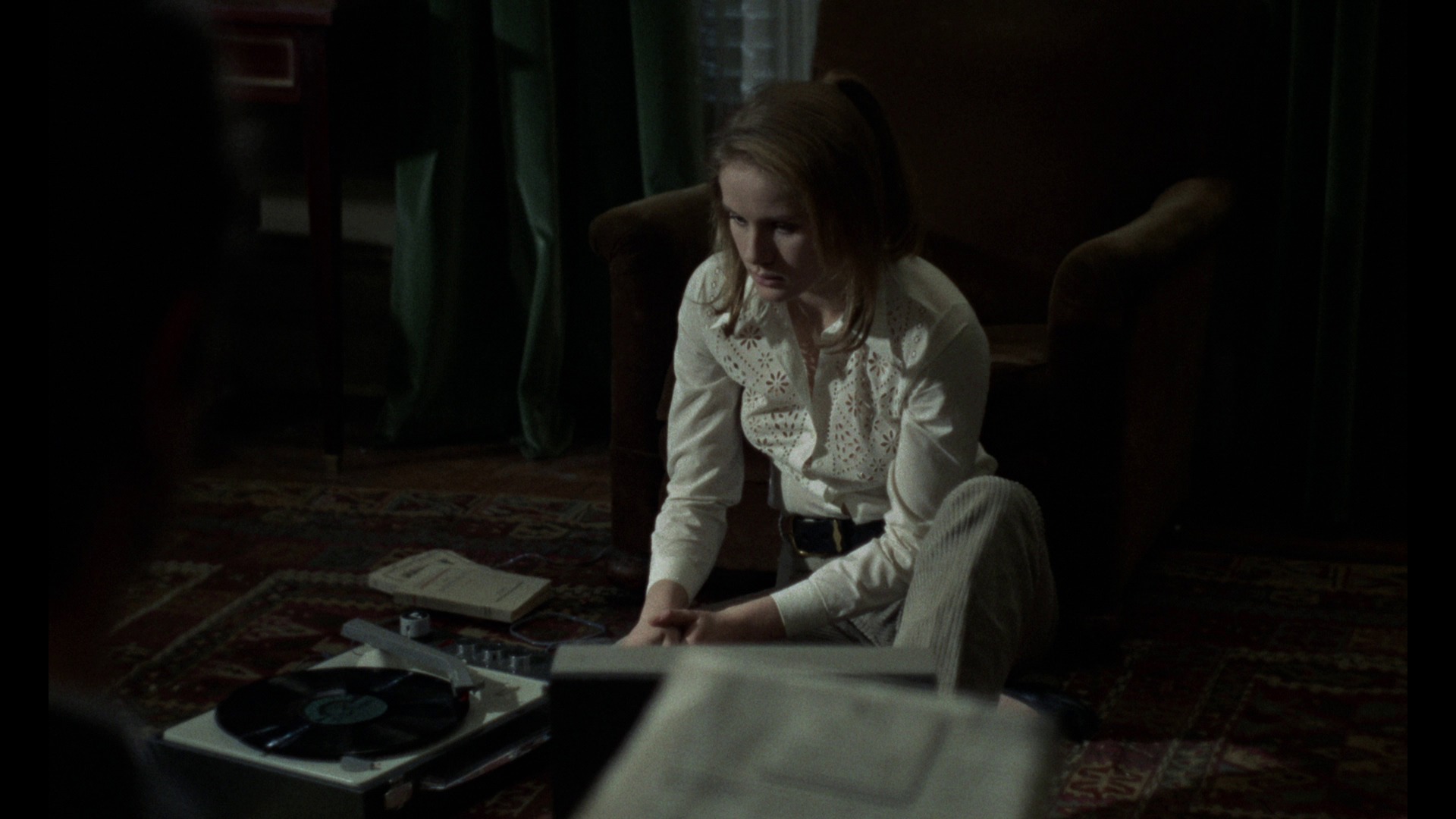 Screen capture from Une femme douce