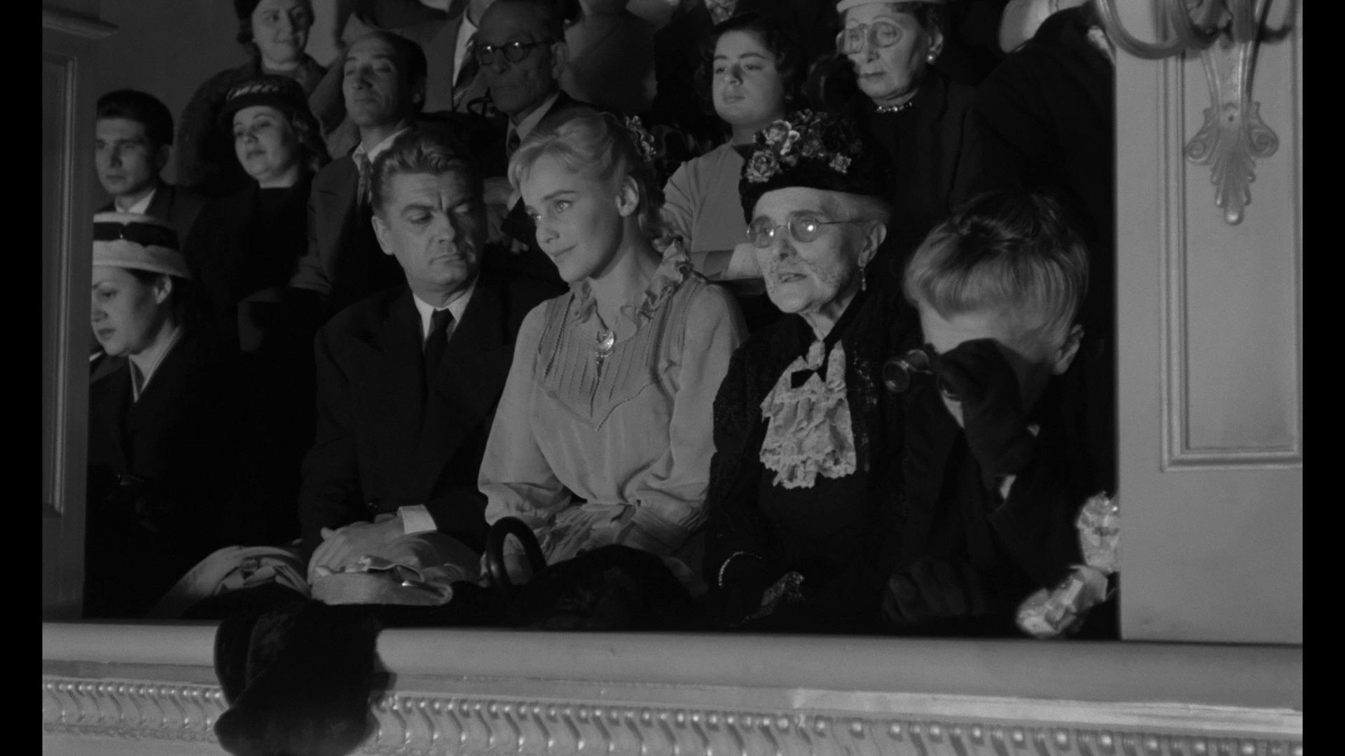 Screen capture from Le notti bianche