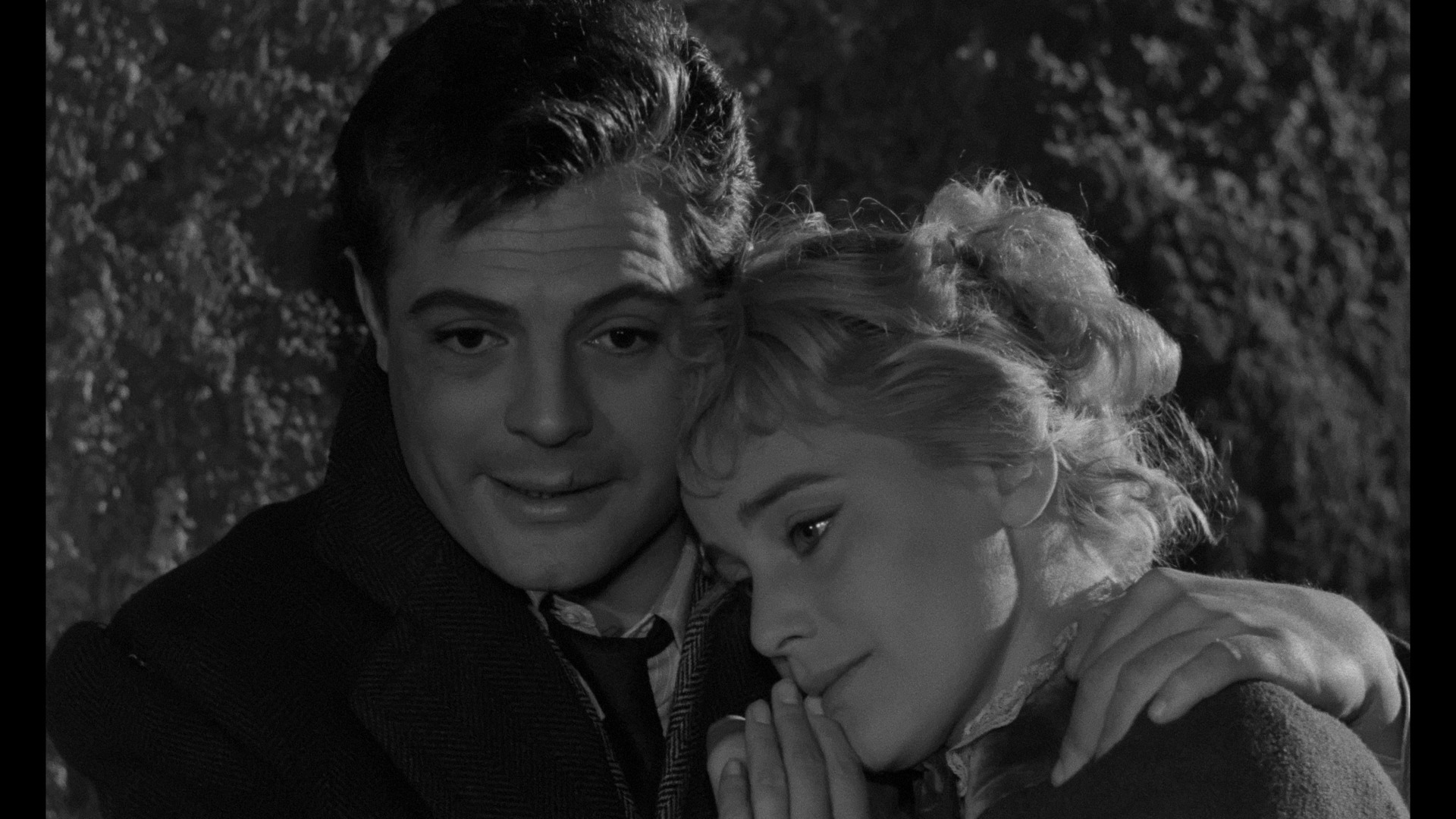 Screen capture from Le notti bianche