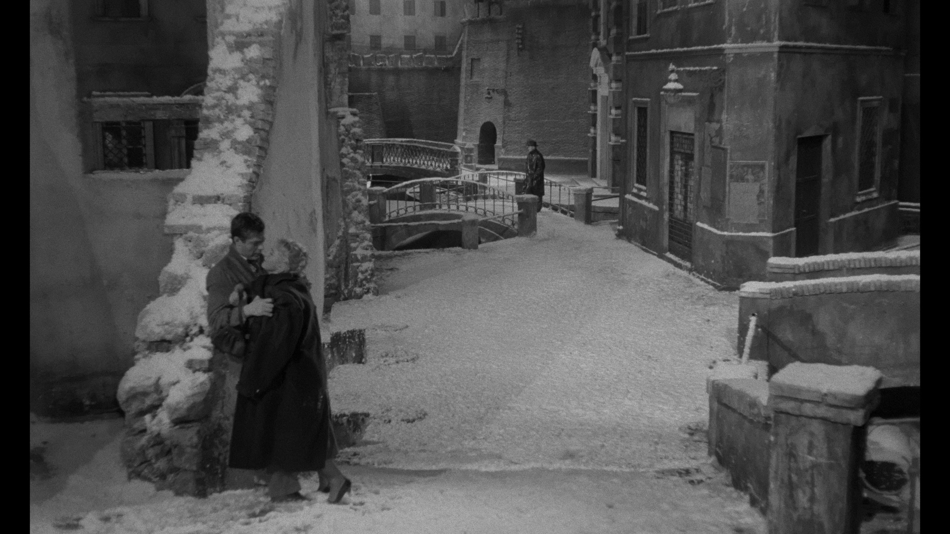 Screen capture from Le notti bianche