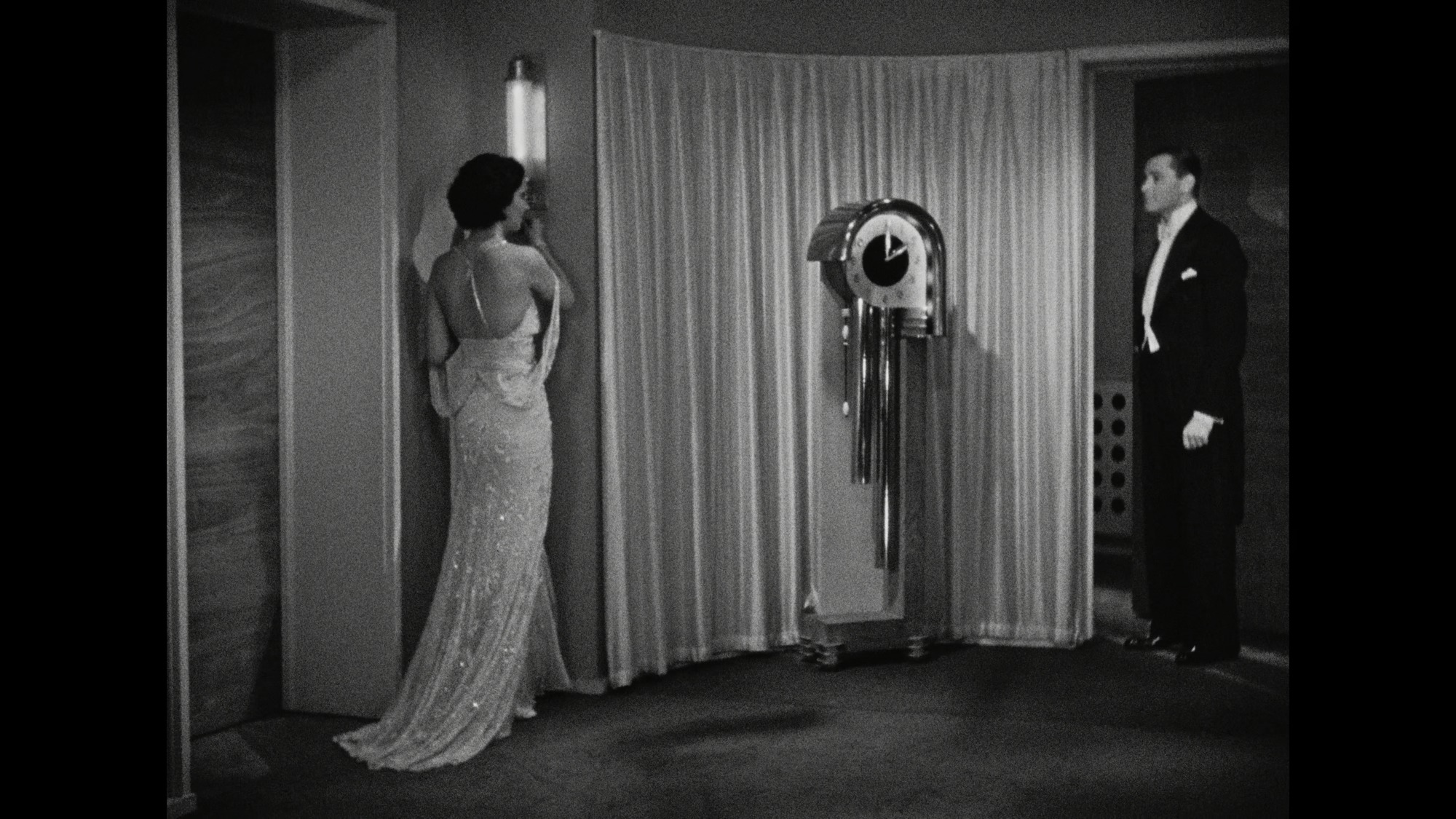 Screen capture from Trouble in Paradise