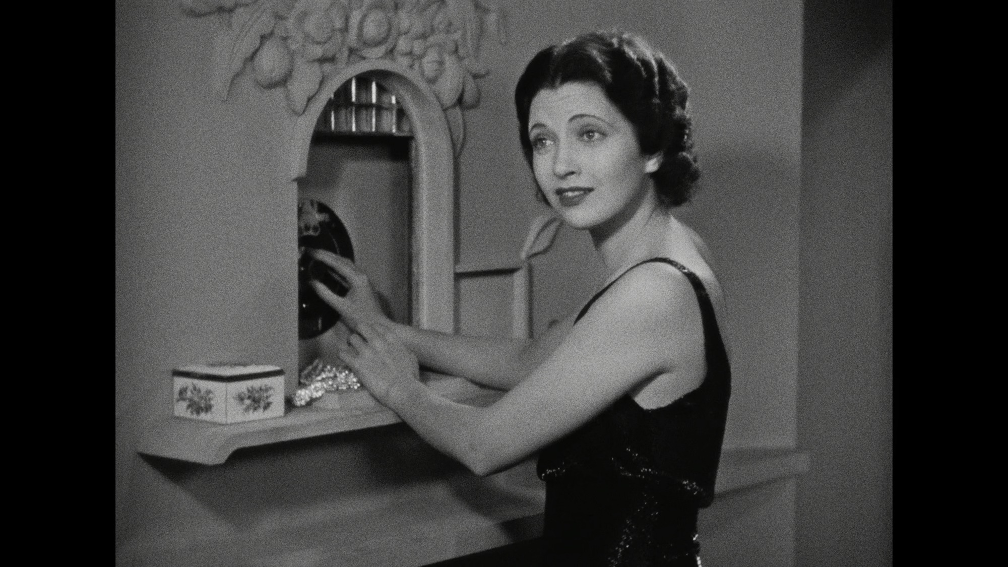 Screen capture from Trouble in Paradise