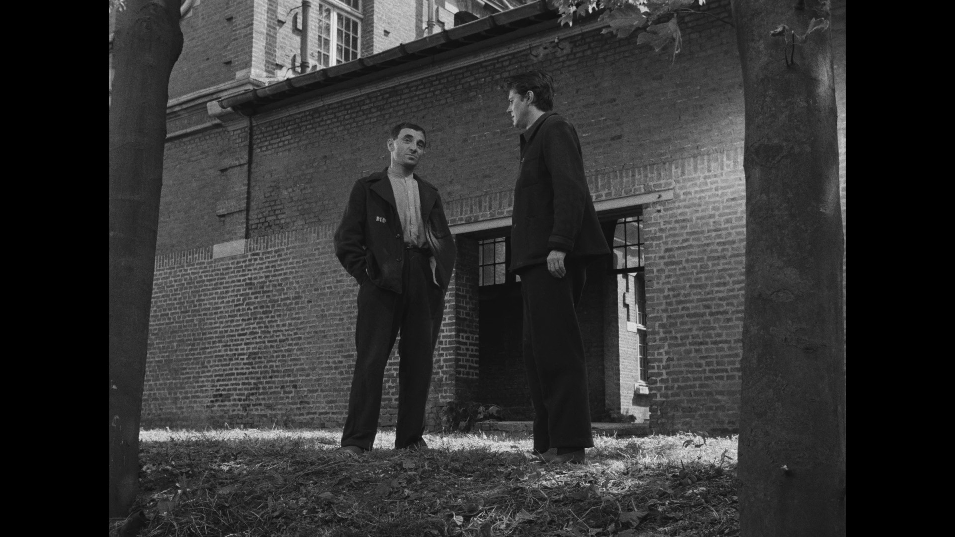 Screen capture from La tête contre les murs