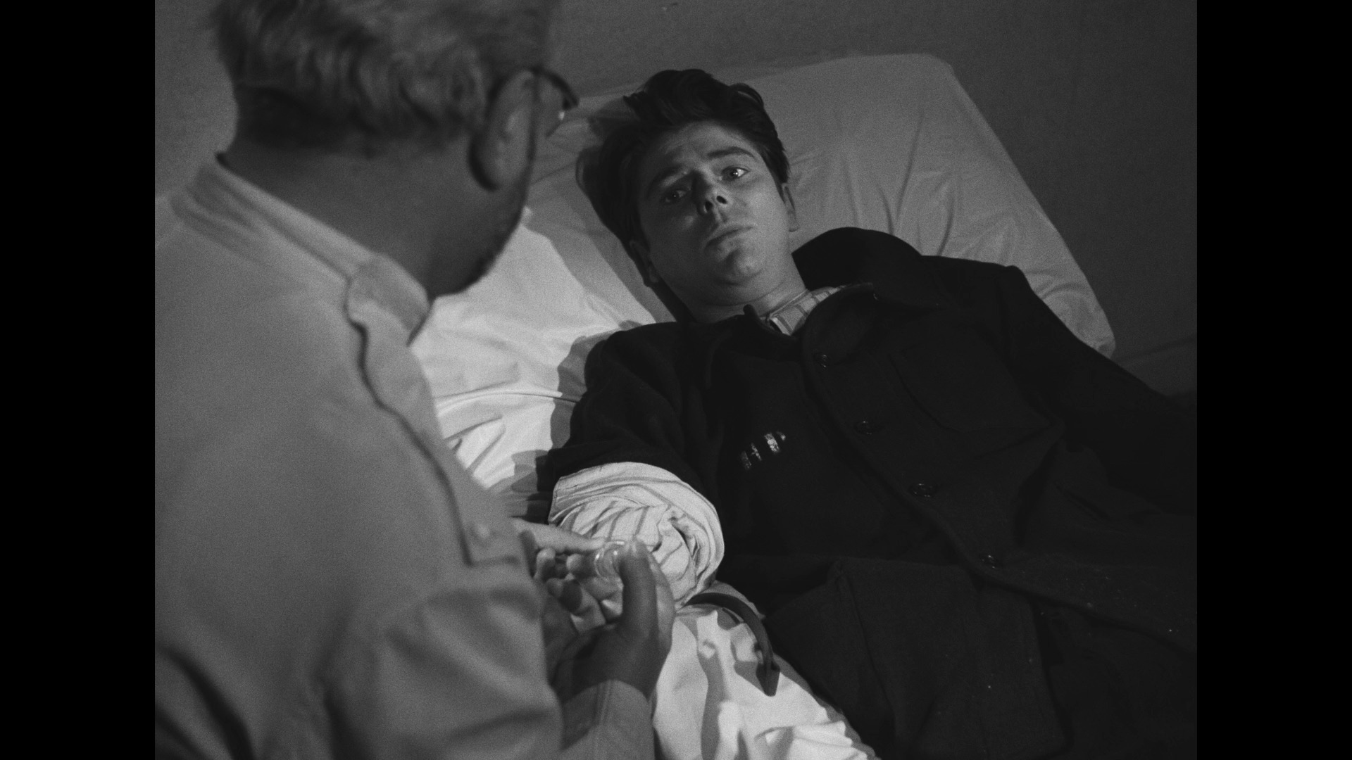 Screen capture from La tête contre les murs