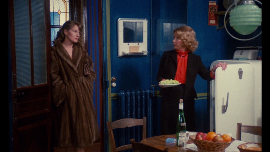 Screen capture from Une chambre en ville