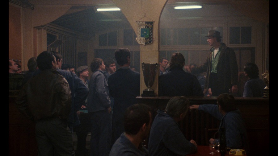Screen capture from Une chambre en ville
