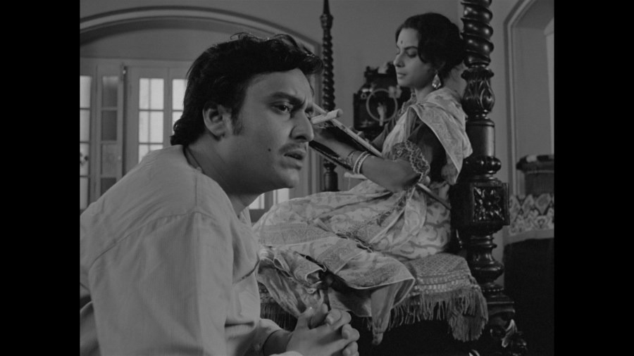 Screen capture from Charulata
