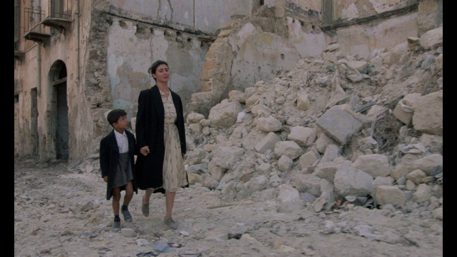 Screen capture from Cinema Paradiso