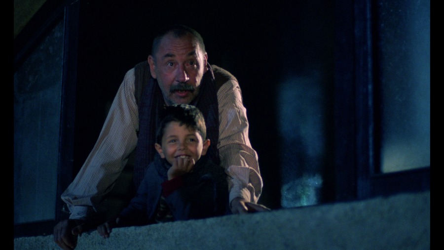 Screen capture from Cinema Paradiso