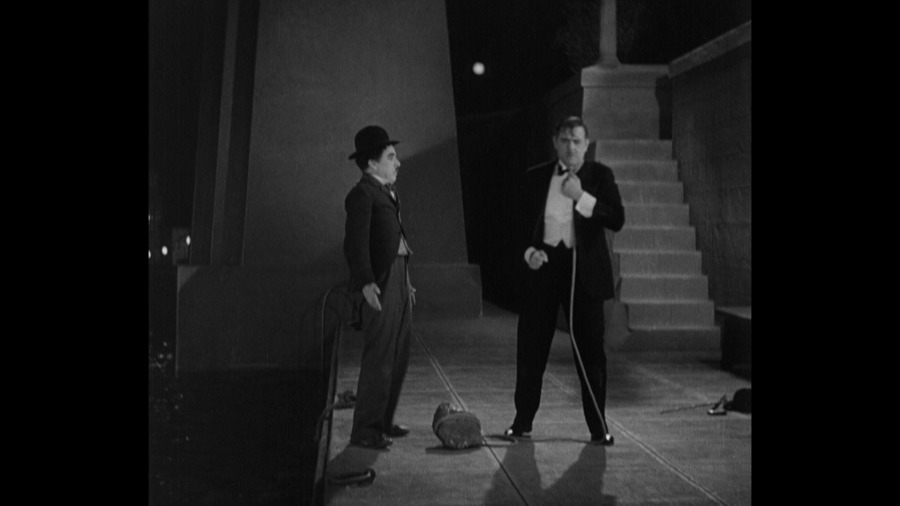 Screen capture from City Lights