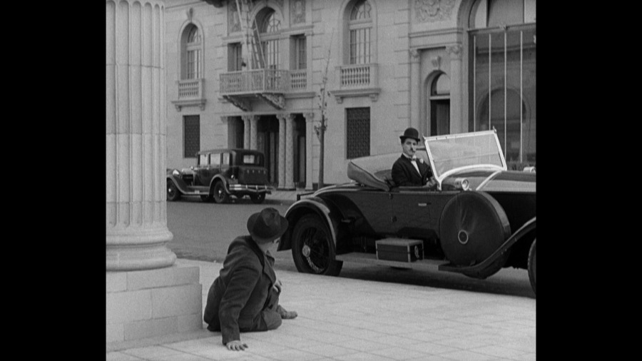 Screen capture from City Lights