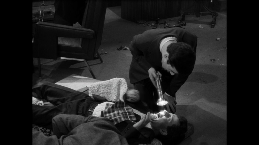 Screen capture from Les cousins
