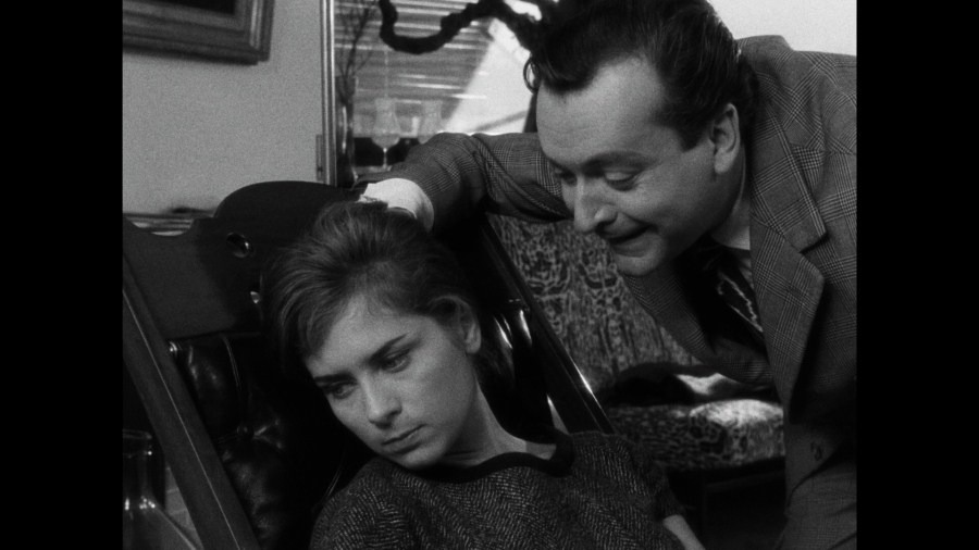 Screen capture from Les cousins